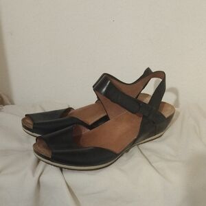 Dansko Tilly Black and Brown Comfort Sandals with Ankle Strap. Sz 41